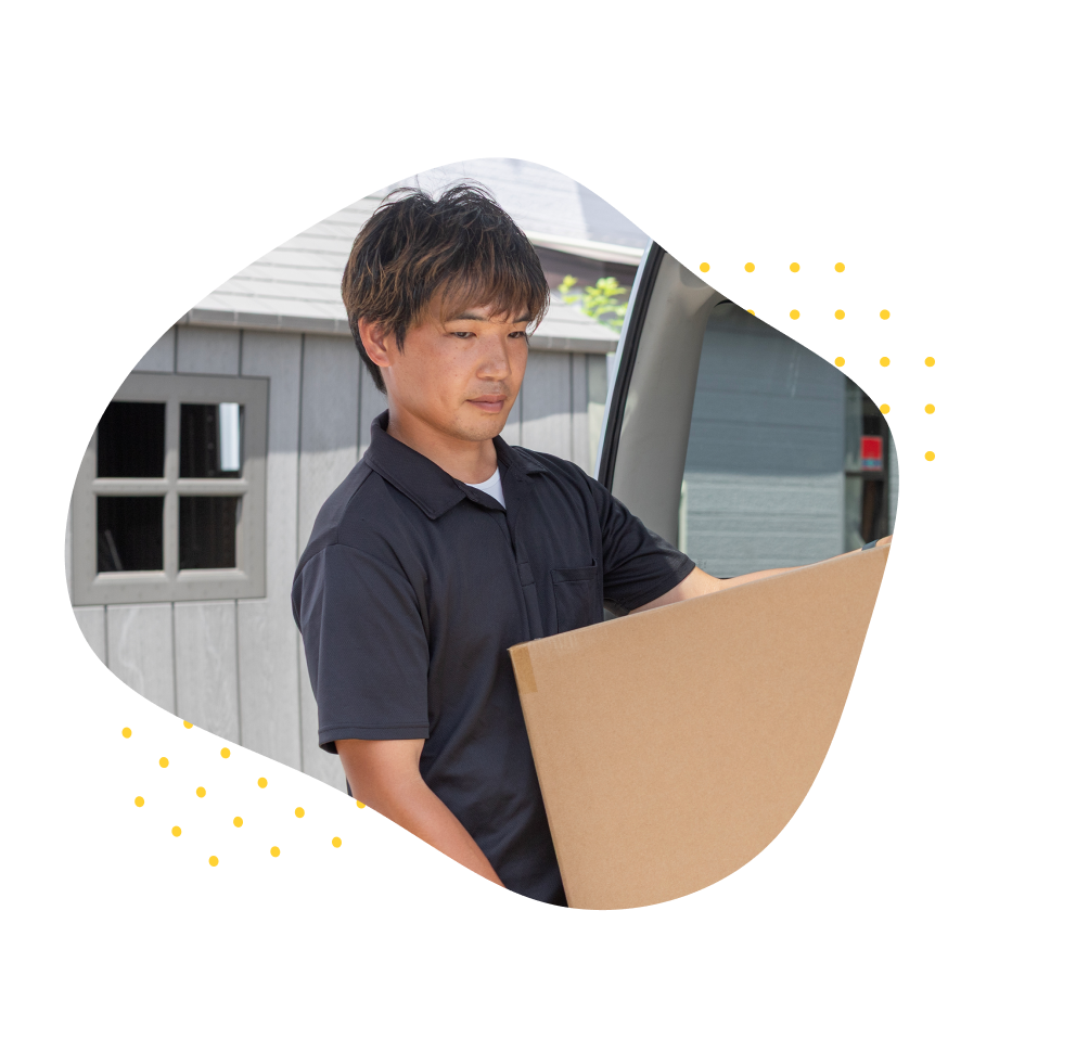 配達をする男性
